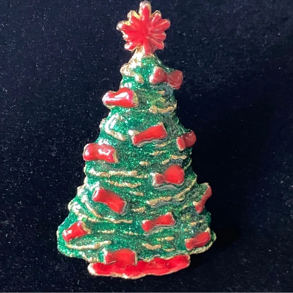 Vintage Metal Christmas Tree with Red and Green Enamel Brooch Pin 1940s?